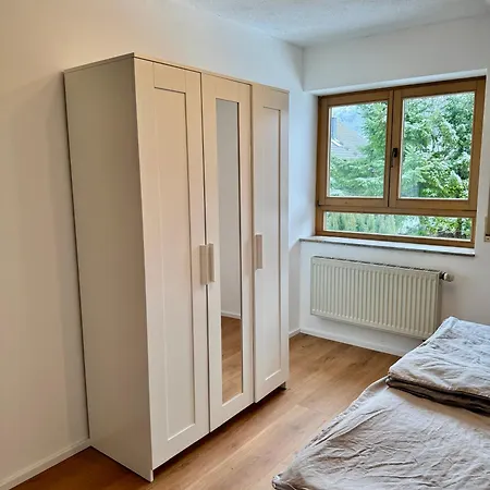 Grosszuegiges Mit Tollem Ausblick דירה אאלן